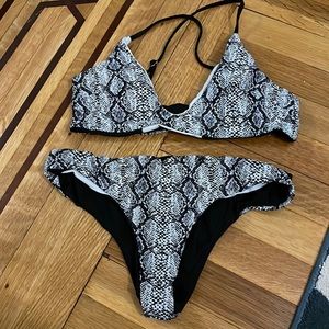 Cupshe size small reversible swim suit